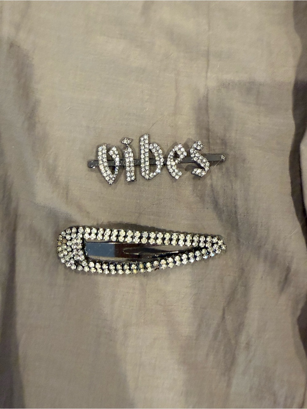 Kitsch Silver Crystal 'Vibes' Script and Rhinestone Snap Clip Set